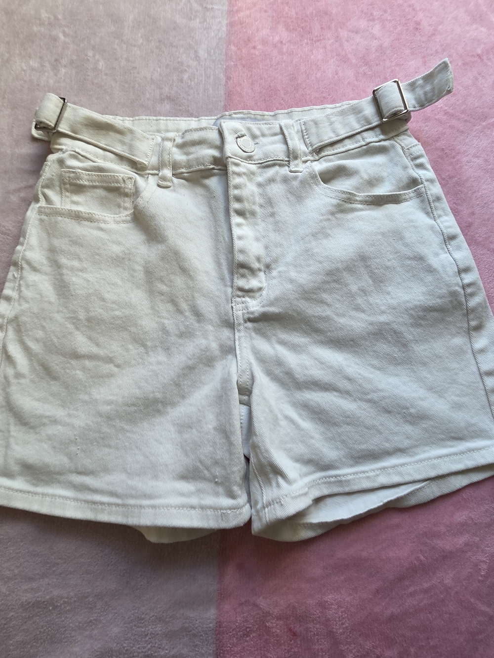 High-Waist White Cotton Shorts with Side Belt